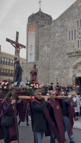 Procesija Velikog petka u Astoriji. Foto: Croatians Online