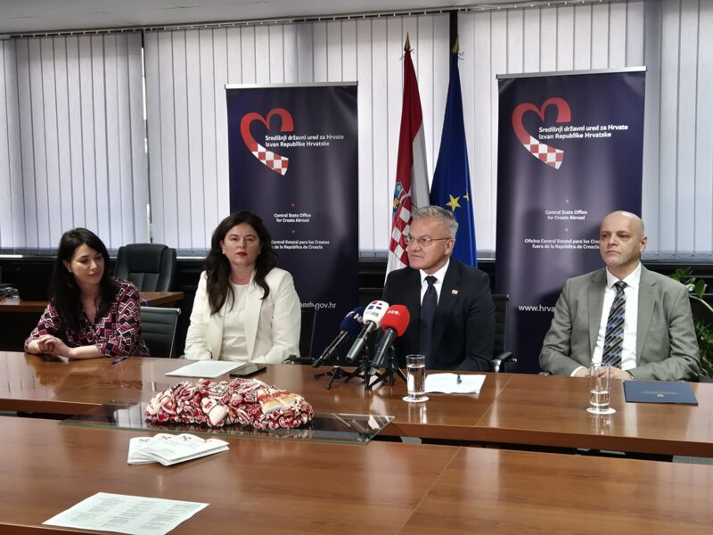 Zvonko Milas sa suradnicima. Foto: Ured Hrvata izvan domovine